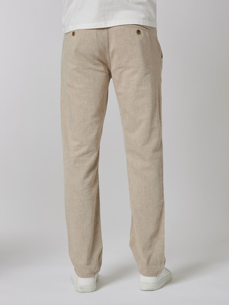 Regular nomade chino 7502047_AED-MRCAPUCHIN-S23-Modell-Front_chn=boys_2259_Regular nomade chino AED.jpg_Front||Front