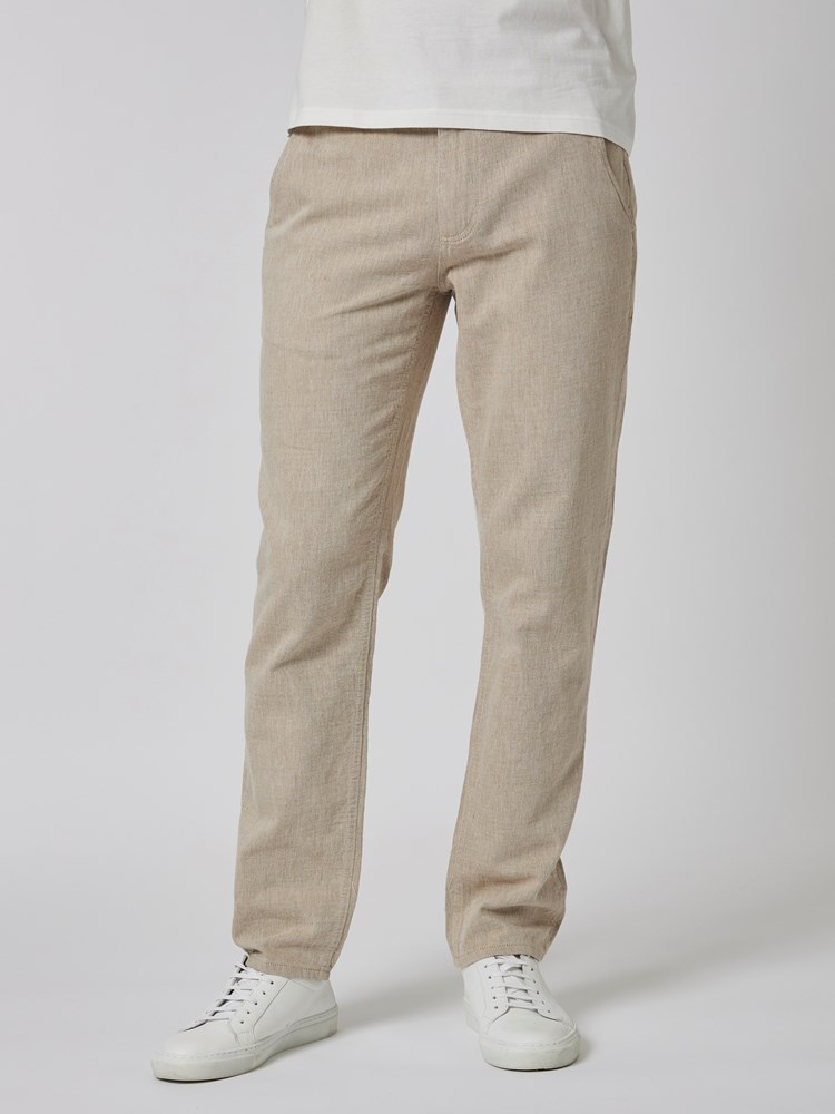 Regular nomade chino 7502047_AED-MRCAPUCHIN-S23-Modell-Front_chn=boys_2324_Regular nomade chino AED.jpg_Front||Front