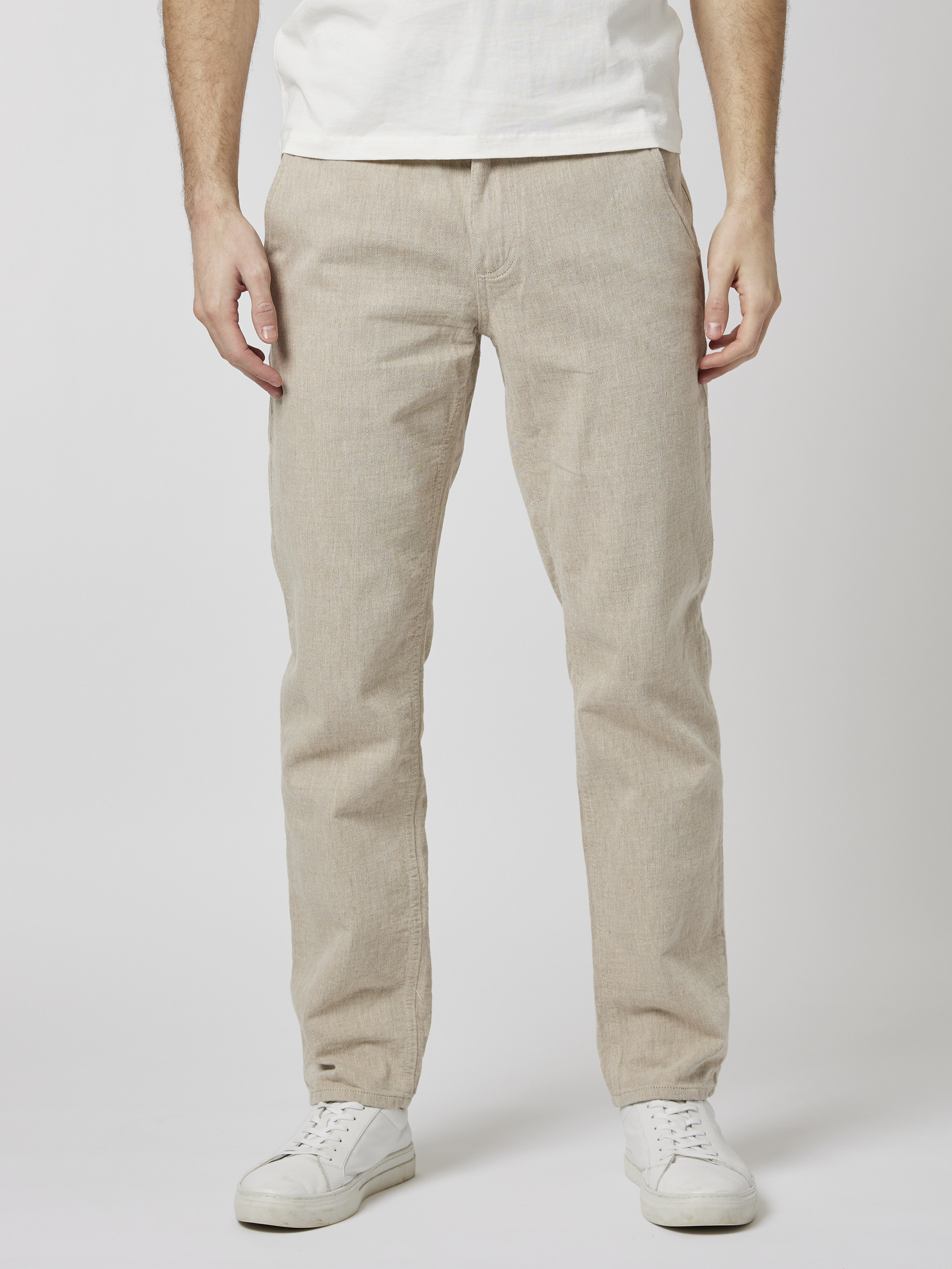 Regular nomade chino 7502047_AED-MRCAPUCHIN-S23-Modell-Front_chn=boys_3774_Regular nomade chino AED.jpg_Front||Front