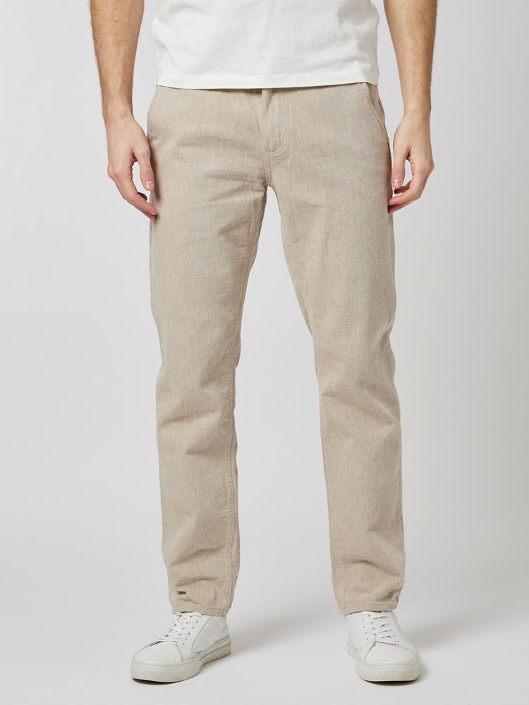 Regular nomade chino 7502047_AED-MRCAPUCHIN-S23-Modell-Front_chn=boys_3774_Regular nomade chino AED.jpg_Front||Front