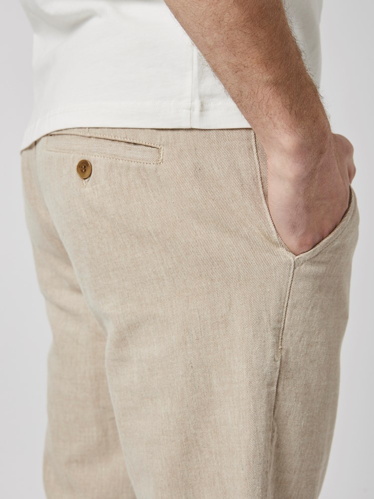 Regular nomade chino 7502047_AED-MRCAPUCHIN-S23-Modell-Front_chn=boys_422_Regular nomade chino AED.jpg_Front||Front