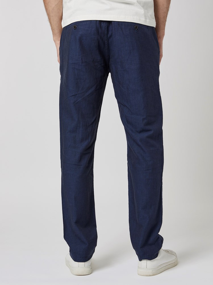 Regular colino chino 7502050_EM6-MRCAPUCHIN-S23-Modell-Front_chn=boys_6464_Regular colino chino EM6.jpg_Front||Front