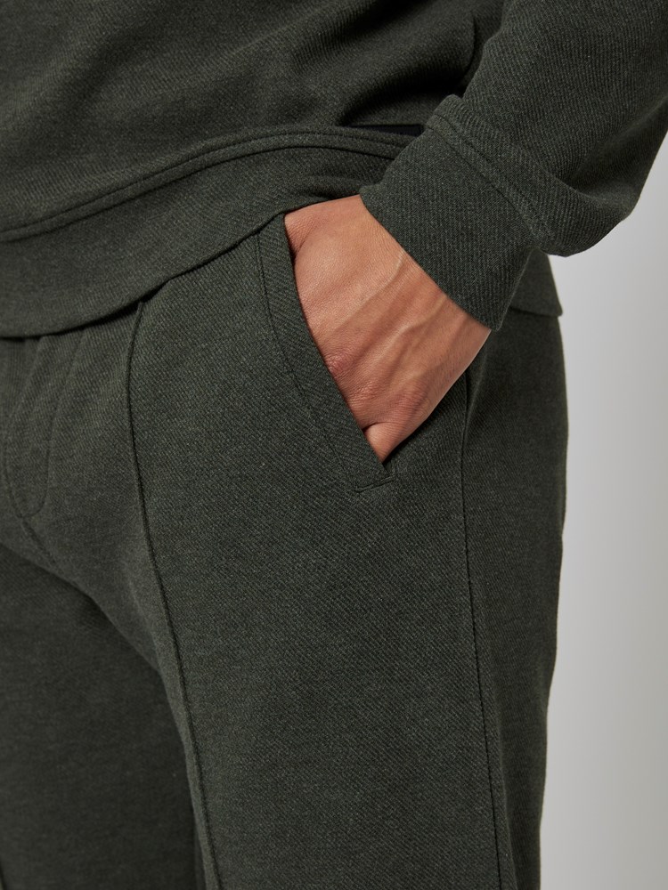 Giovanni joggebukse 7502288_R18-MRCAPUCHIN-S23-Modell-Front_chn=boys_5812_Giovanni joggebukse R18.jpg_