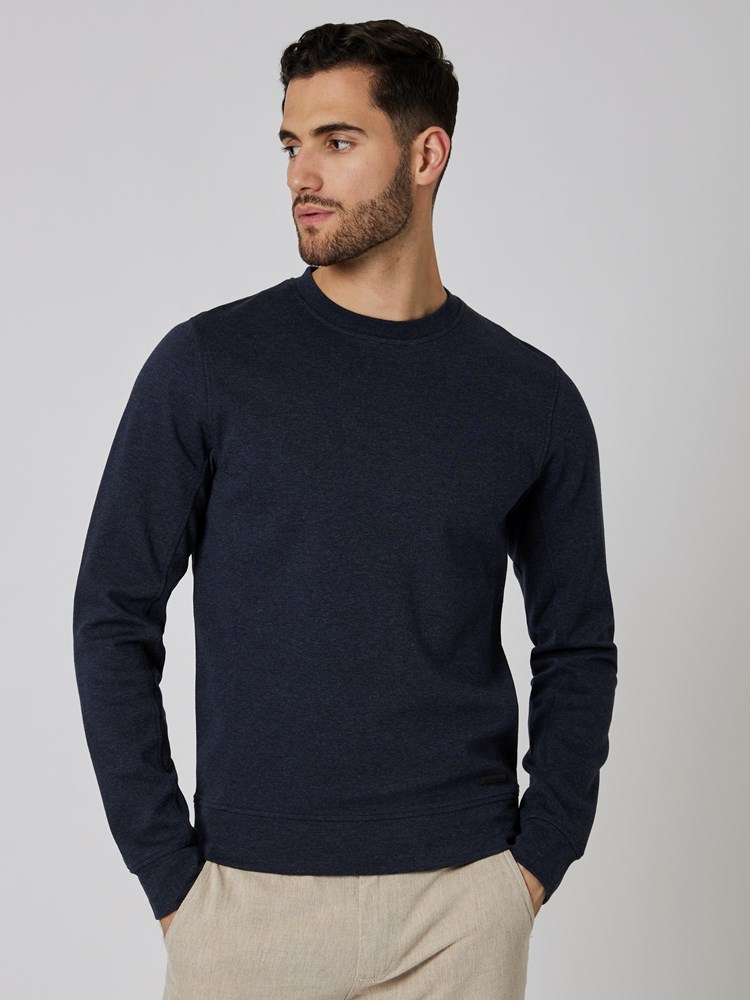 Shane collegegenser 7502295_R15-MRCAPUCHIN-S23-Modell-Front_chn=boys_1499_Shane collegegenser R15.jpg_Front||Front