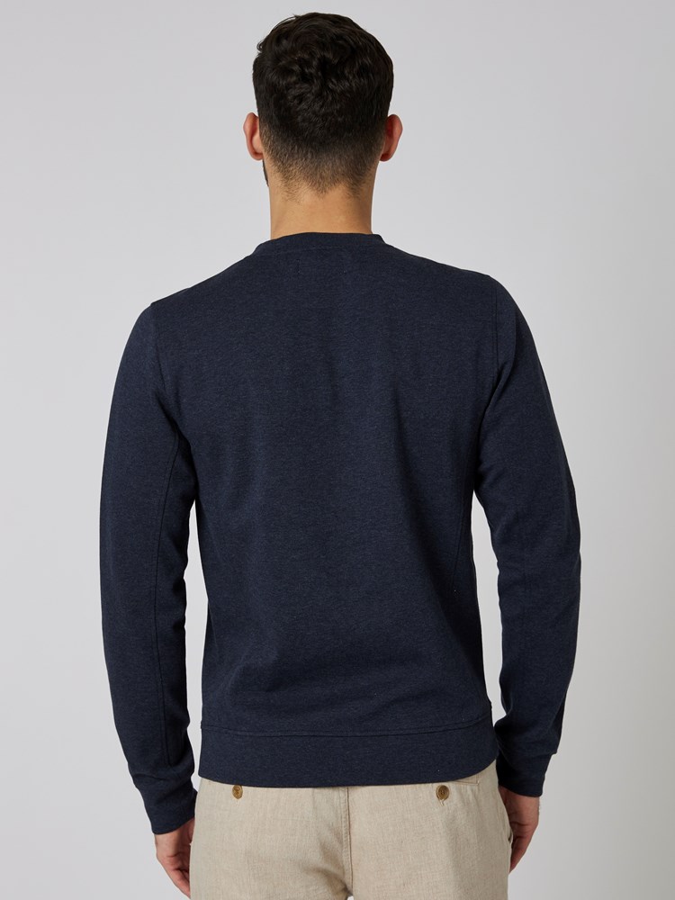 Shane collegegenser 7502295_R15-MRCAPUCHIN-S23-Modell-Front_chn=boys_1603_Shane collegegenser R15.jpg_Front||Front