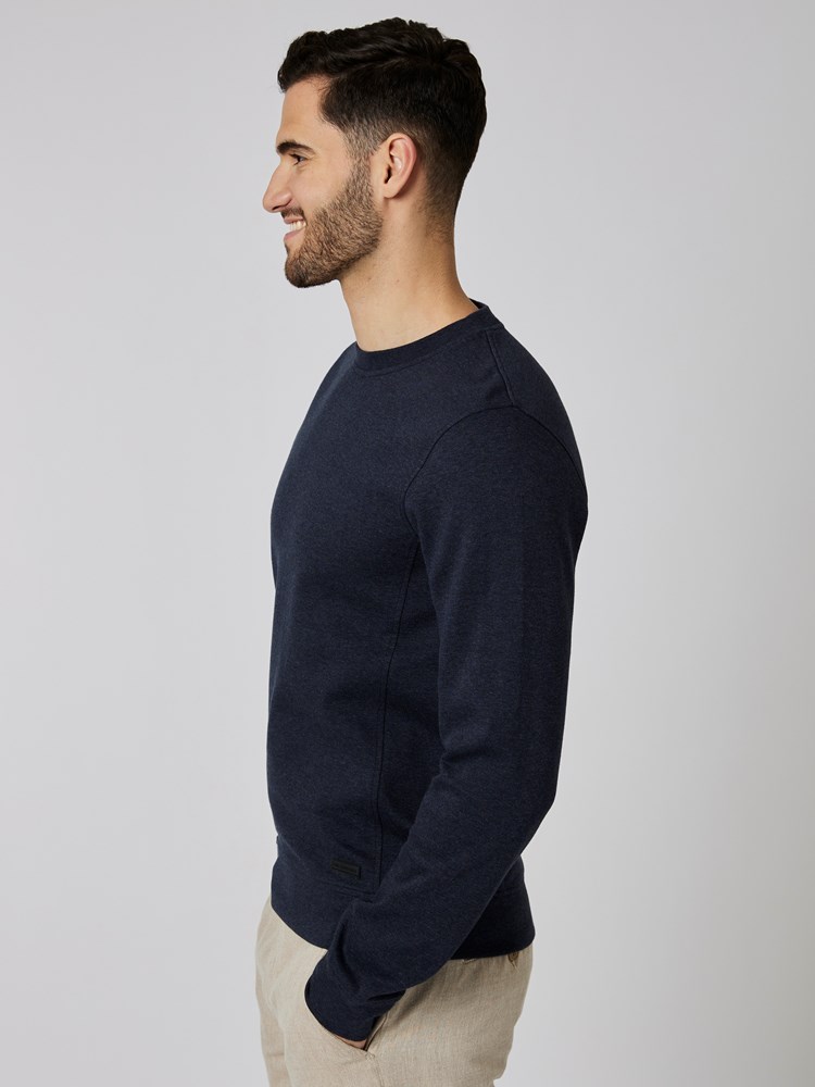 Shane collegegenser 7502295_R15-MRCAPUCHIN-S23-Modell-Front_chn=boys_8182_Shane collegegenser R15.jpg_Front||Front