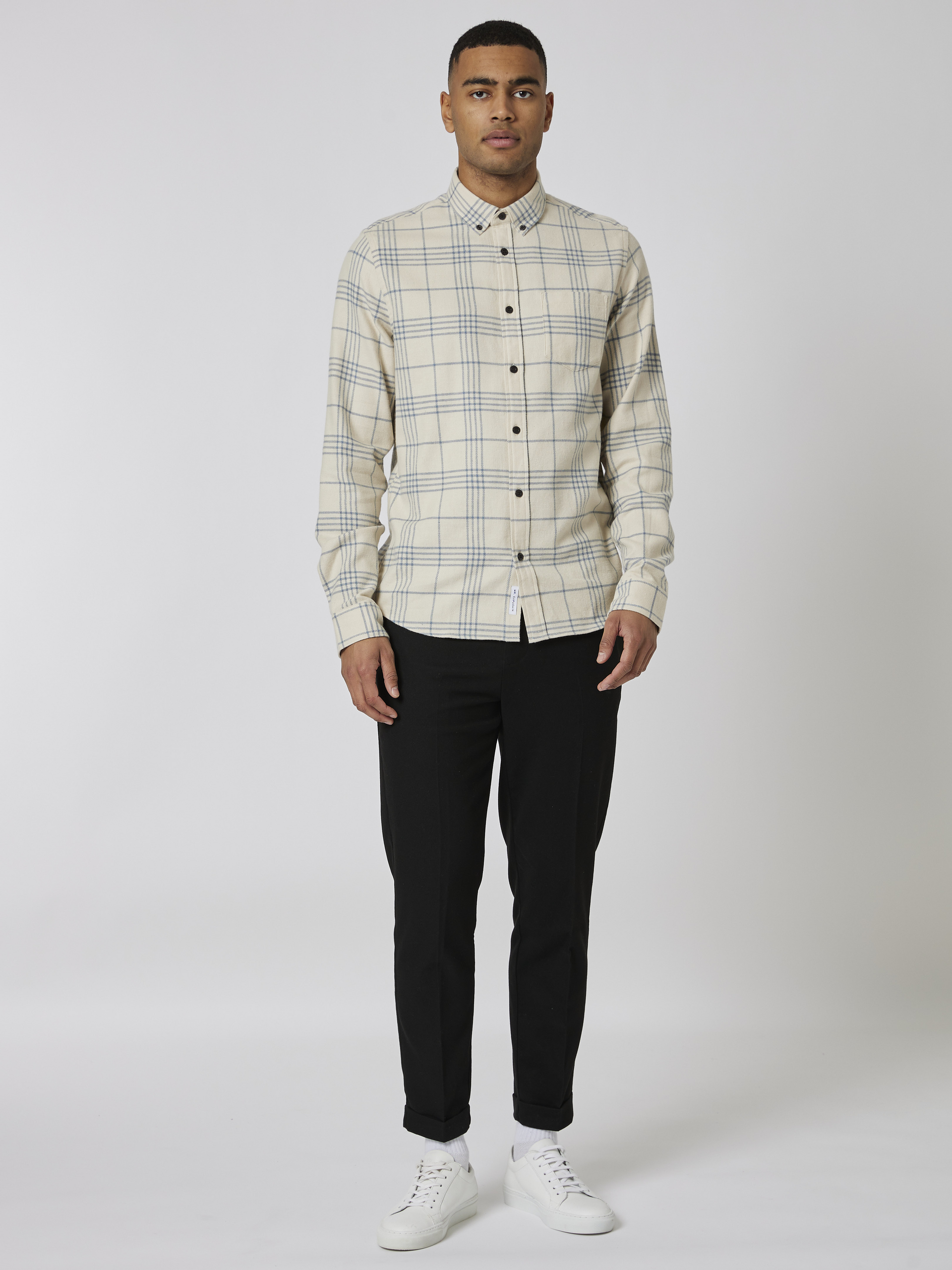 Mano skjorte 7502442_OAJ-MRCAPUCHIN-S23-Modell-Front_chn=boys_1252_Mano skjorte OAJ.jpg_Front||Front
