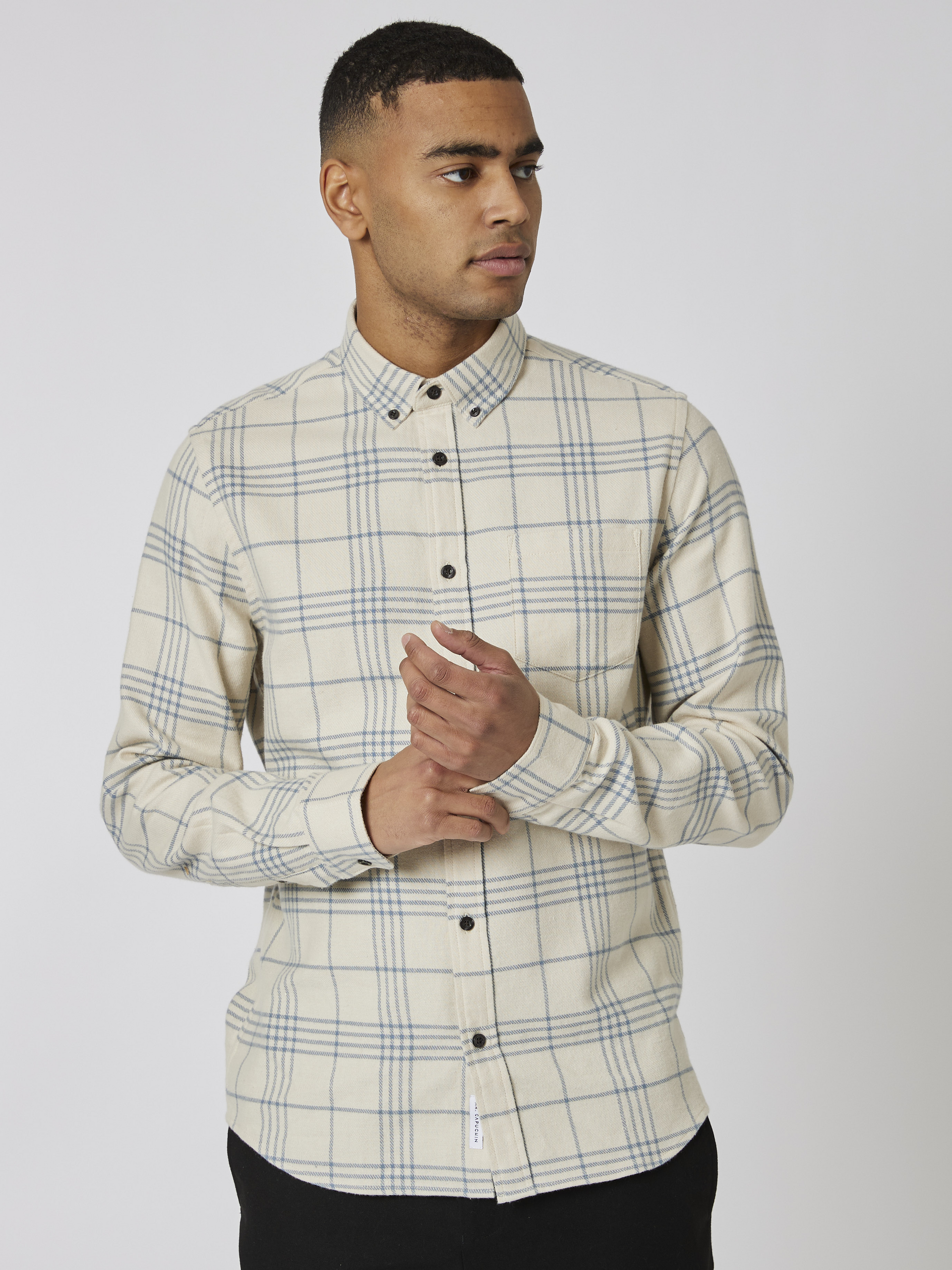 Mano skjorte 7502442_OAJ-MRCAPUCHIN-S23-Modell-Front_chn=boys_4892_Mano skjorte OAJ.jpg_Front||Front