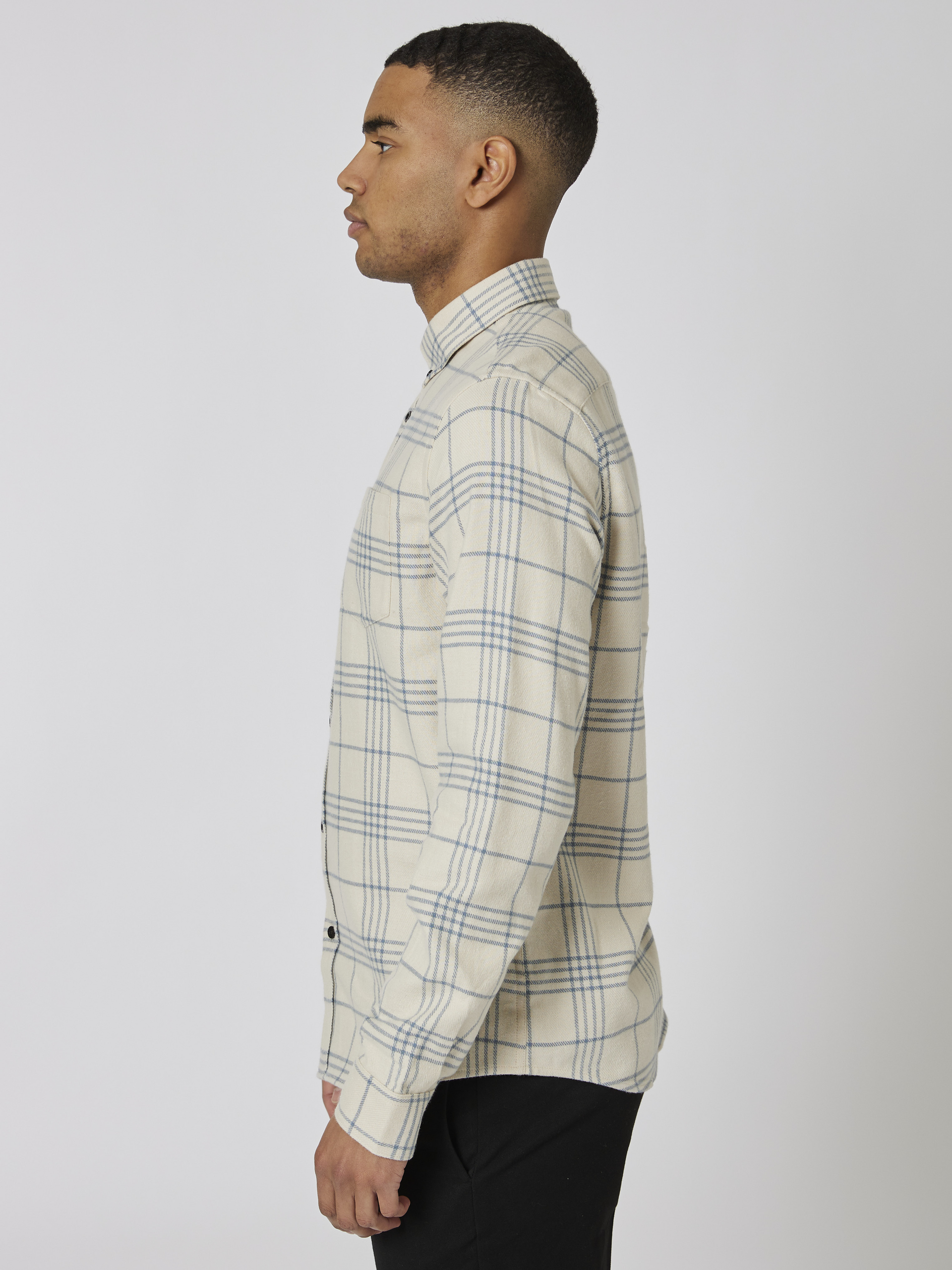 Mano skjorte 7502442_OAJ-MRCAPUCHIN-S23-Modell-Front_chn=boys_9615_Mano skjorte OAJ.jpg_Front||Front