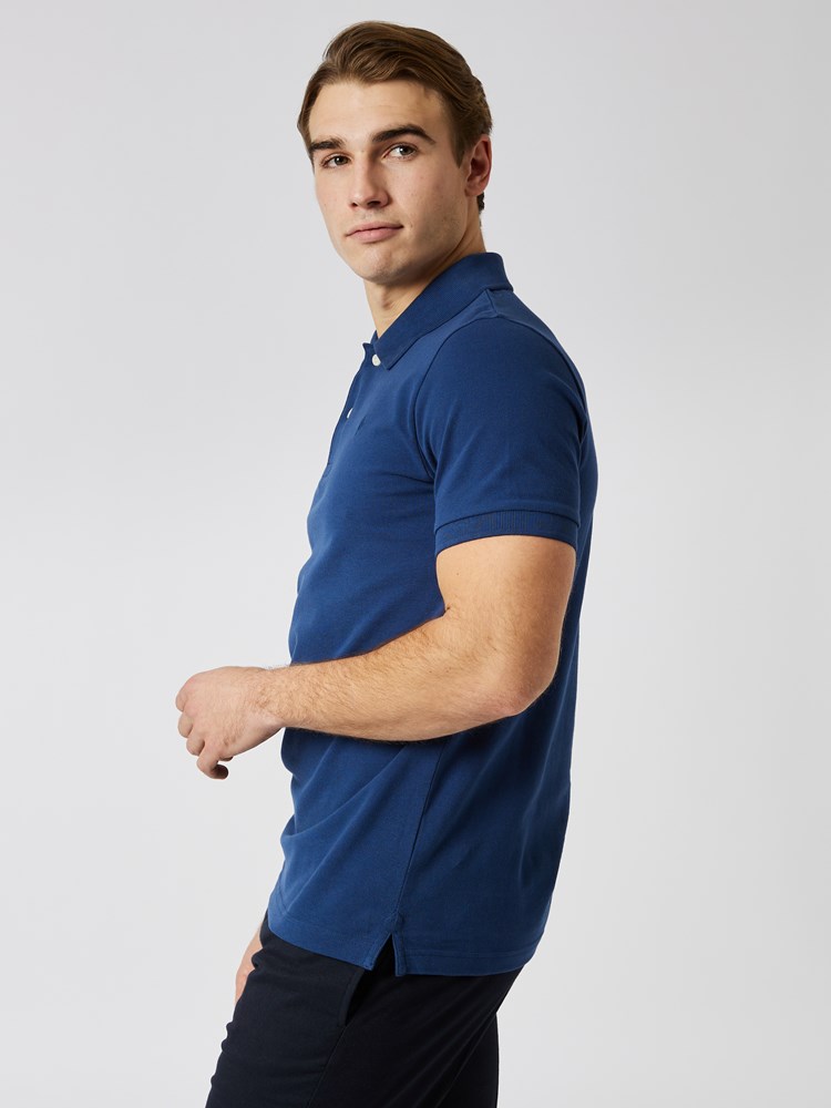 Antony pique 7502541_EGV-MRCAPUCHIN-S23-Modell-Front_chn=boys_3621_Antony pique EGV.jpg_Front||Front
