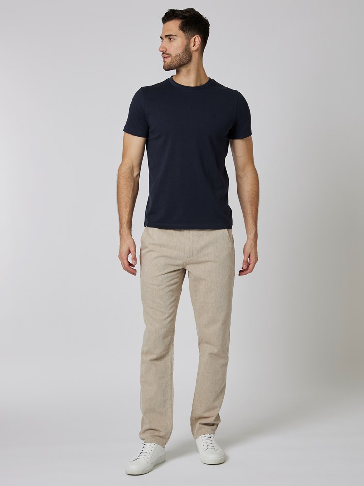 Base 2 pk t-skjorte 7502543_C27-MRCAPUCHIN-S23-Modell-Front_chn=boys_3082_Base 2 pk t-skjorte C27.jpg_Front||Front