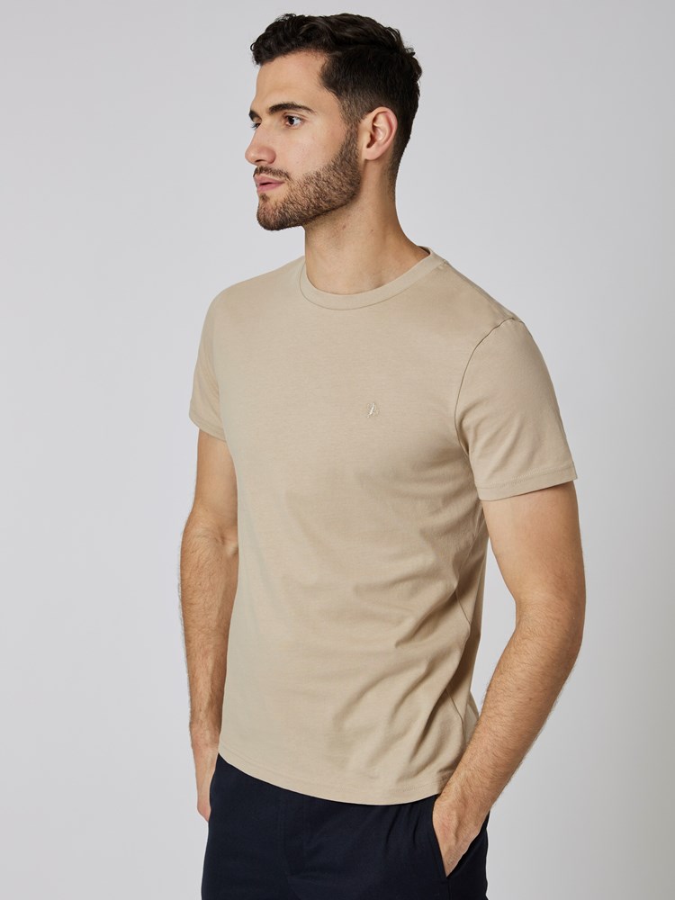 Base 2 pk t-skjorte 7502543_GPN-MRCAPUCHIN-S23-Modell-Front_chn=boys_3128_Base 2 pk t-skjorte GPN.jpg_Front||Front