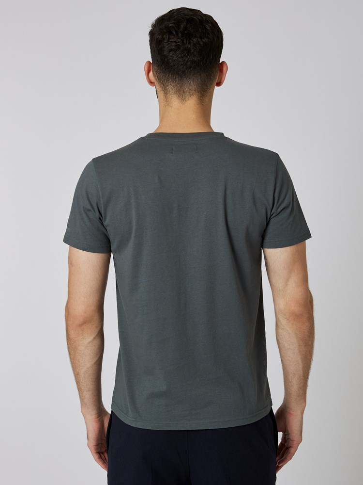 Base 2 pk t-skjorte 7502543_GPN-MRCAPUCHIN-S23-Modell-Front_chn=boys_9301_Base 2 pk t-skjorte GPN.jpg_Front||Front