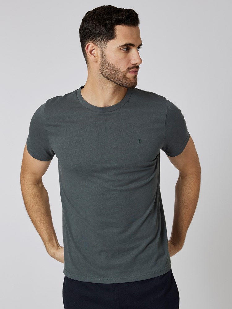 Base 2 pk t-skjorte 7502543_GPN-MRCAPUCHIN-S23-Modell-Front_chn=boys_942_Base 2 pk t-skjorte GPN.jpg_Front||Front
