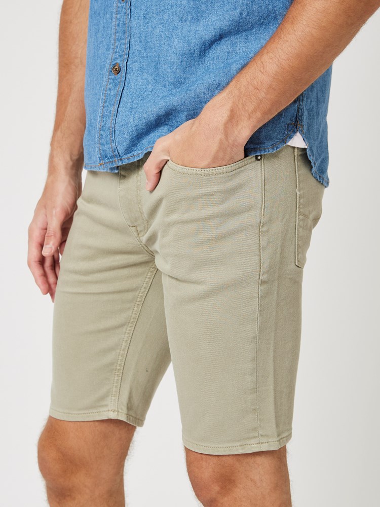 Slim color shorts 7502980_AFP-HENRYCHOICE-H23-Modell-Front_chn=boys_8635_Slim color shorts AFP.jpg_Front||Front