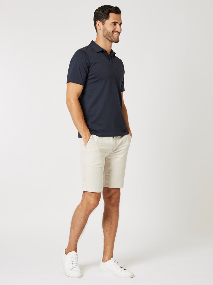 Alonzo polo t-skjorte 7503178_C27-MRCAPUCHIN-H23-Modell-Front_chn=boys_4268_Alonzo polo t-skjorte C27.jpg_Front||Front