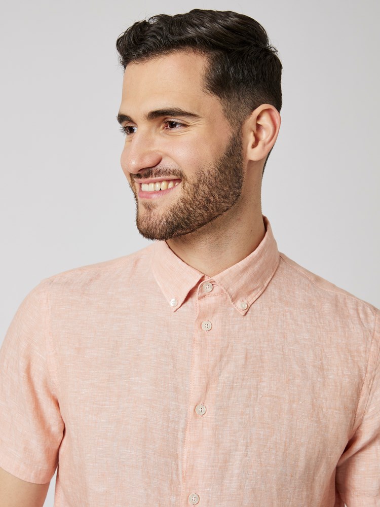 Evan linskjorte 7503383_MKR-MRCAPUCHIN-H23-Modell-Front_chn=boys_8500_Evan linskjorte MKR.jpg_Front||Front