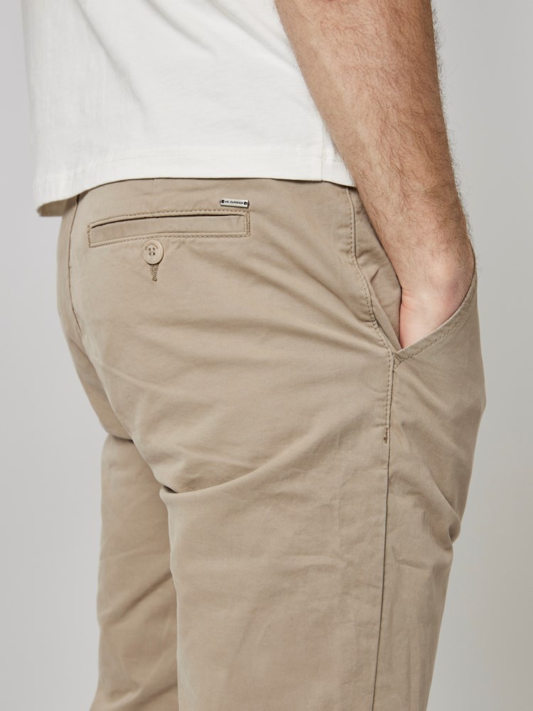 Slim chino str. twill 7503740_APH-MRCAPUCHIN-S23-Modell-Front_chn=boys_1572_Slim chino str. twill APH.jpg_Front||Front