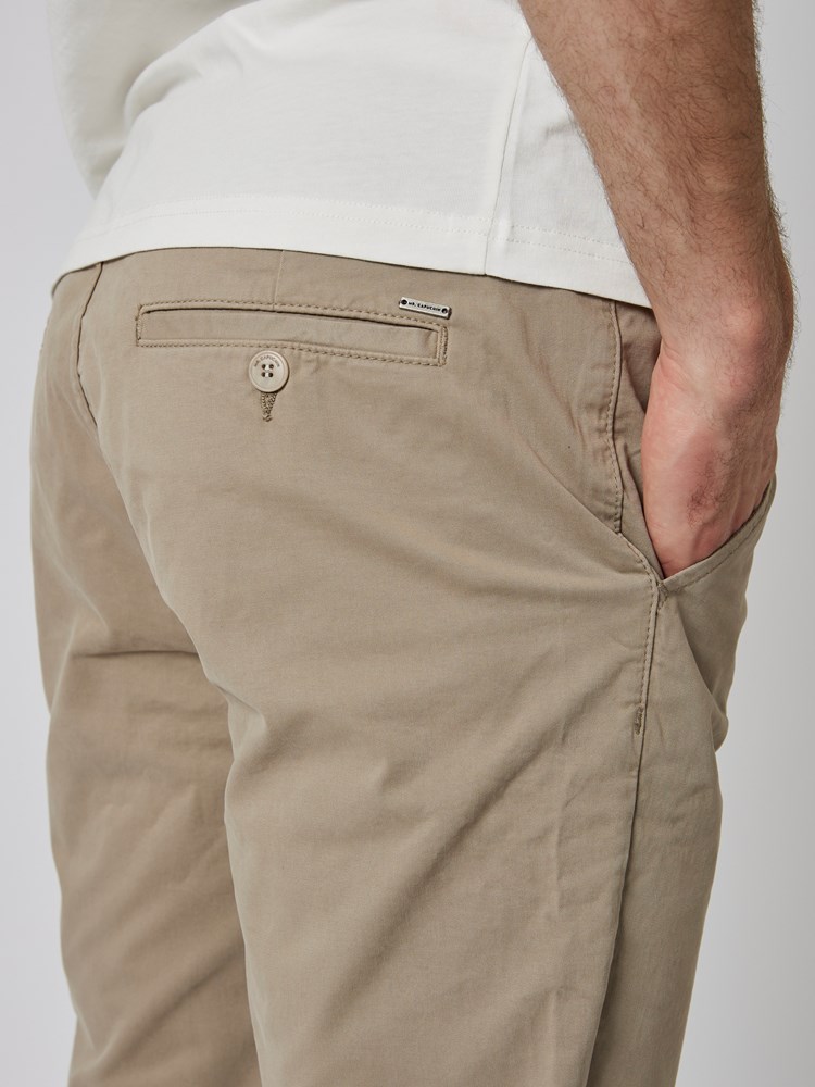 Slim chino str. twill 7503740_APH-MRCAPUCHIN-S23-Modell-Front_chn=boys_822_Slim chino str. twill APH.jpg_Front||Front
