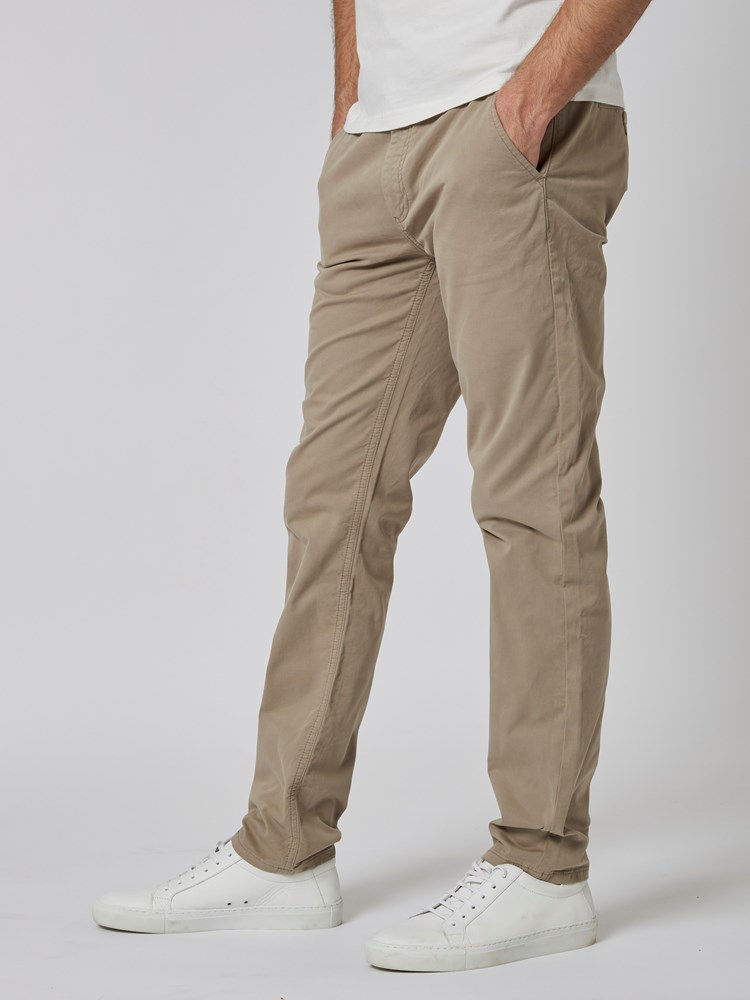 Slim chino str. twill 7503740_APH-MRCAPUCHIN-S23-Modell-Front_chn=boys_8695_Slim chino str. twill APH.jpg_Front||Front
