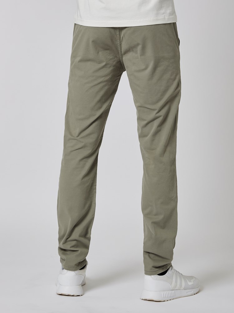 Slim chino str. twill 7503740_I5Z-MRCAPUCHIN-S23-Modell-Front_chn=boys_3404_Slim chino str. twill I5Z.jpg_Front||Front