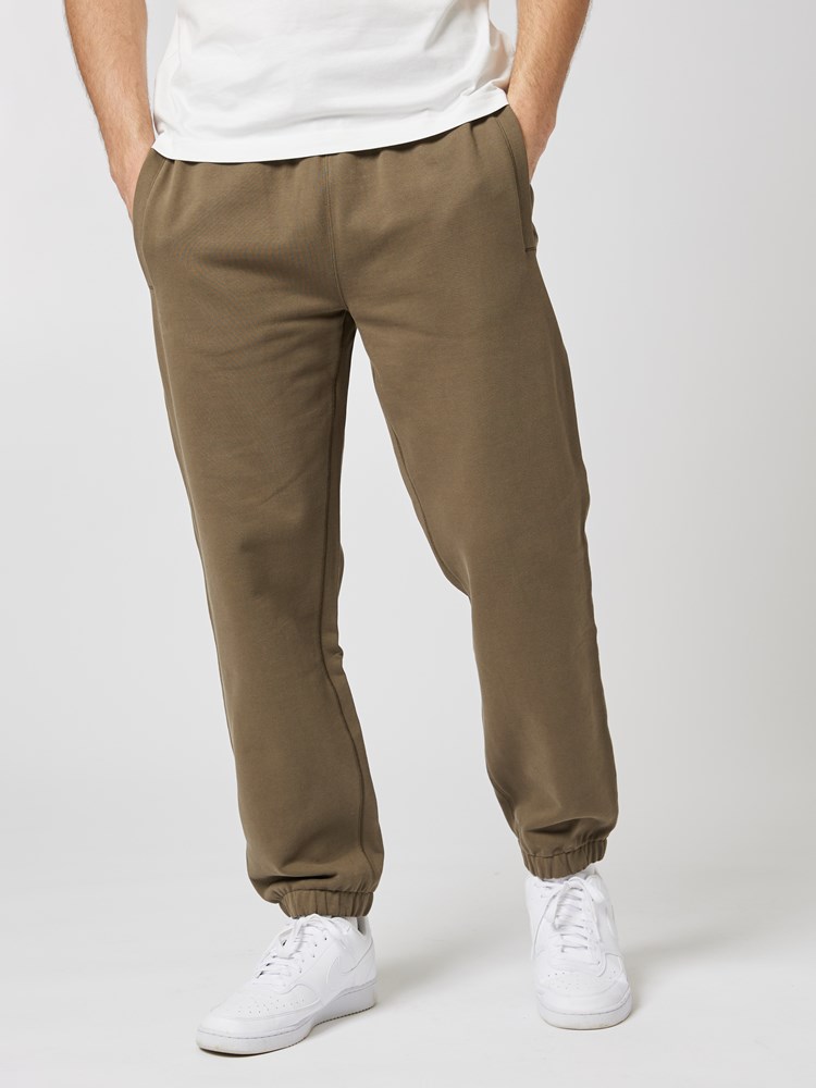 Gigant joggebukse 7504013_GUA-WOSNOTWOS-A23-Modell-Front_chn=boys_8474_Gigant joggebukse GUA_7504013 GUA.jpg_Front||Front