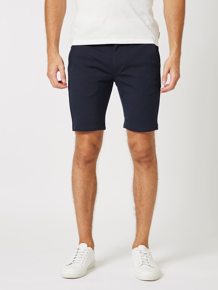 Slim suit shorts IV 7504042_EM6-MRCAPUCHIN-H23-Modell-Front_chn=boys_5921_Slim suit shorts IV EM6.jpg_Front||Front