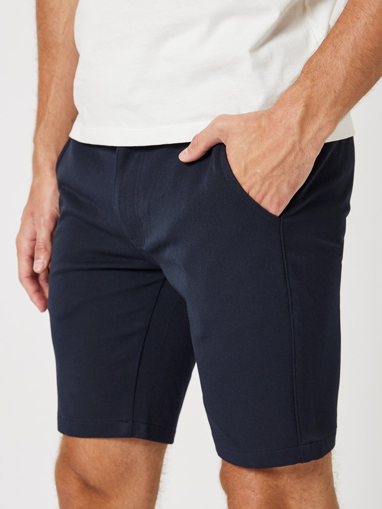 Slim suit shorts IV 7504042_EM6-MRCAPUCHIN-H23-Modell-Front_chn=boys_9009_Slim suit shorts IV EM6.jpg_Front||Front