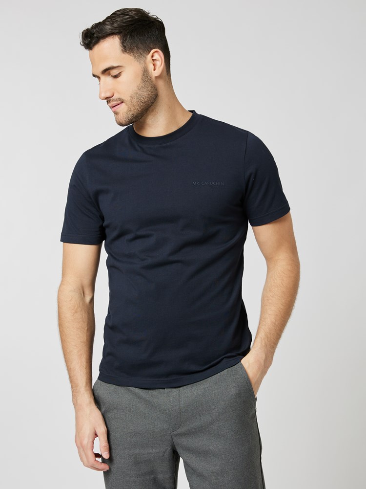 Augustus t-skjorte 7504475_C27-MRCAPUCHIN-A23-Modell-Front_chn=boys_2283_Augustus t-skjorte C27.jpg_Front||Front