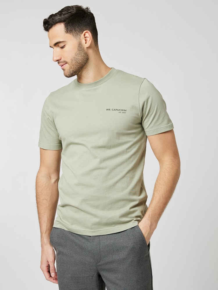 Augustus t-skjorte 7504475_I5U-MRCAPUCHIN-A23-Modell-Front_chn=boys_9159_Augustus t-skjorte I5U.jpg_Front||Front