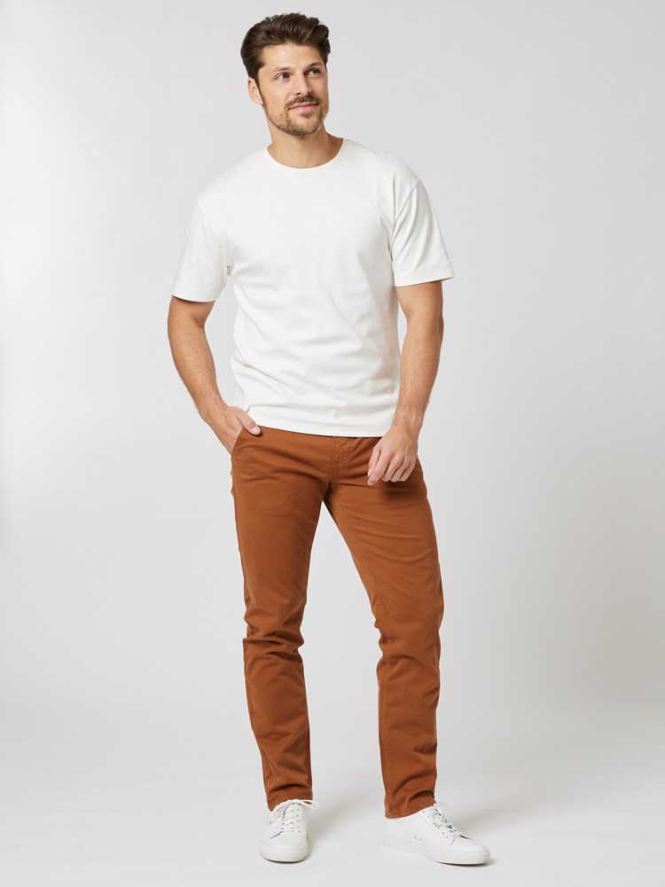 Regular chino str. twill 7505059_AJC-MRCAPUCHIN-A23-Modell-Front_chn=boys_1816_Regular chino str. twill AJC.jpg_