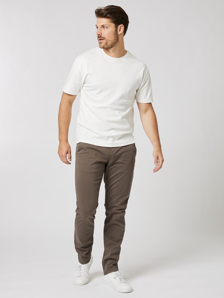 Regular chino str. twill 7505059_AN7-MRCAPUCHIN-A23-Modell-Front_chn=boys_5919_Regular chino str. twill AN7.jpg_