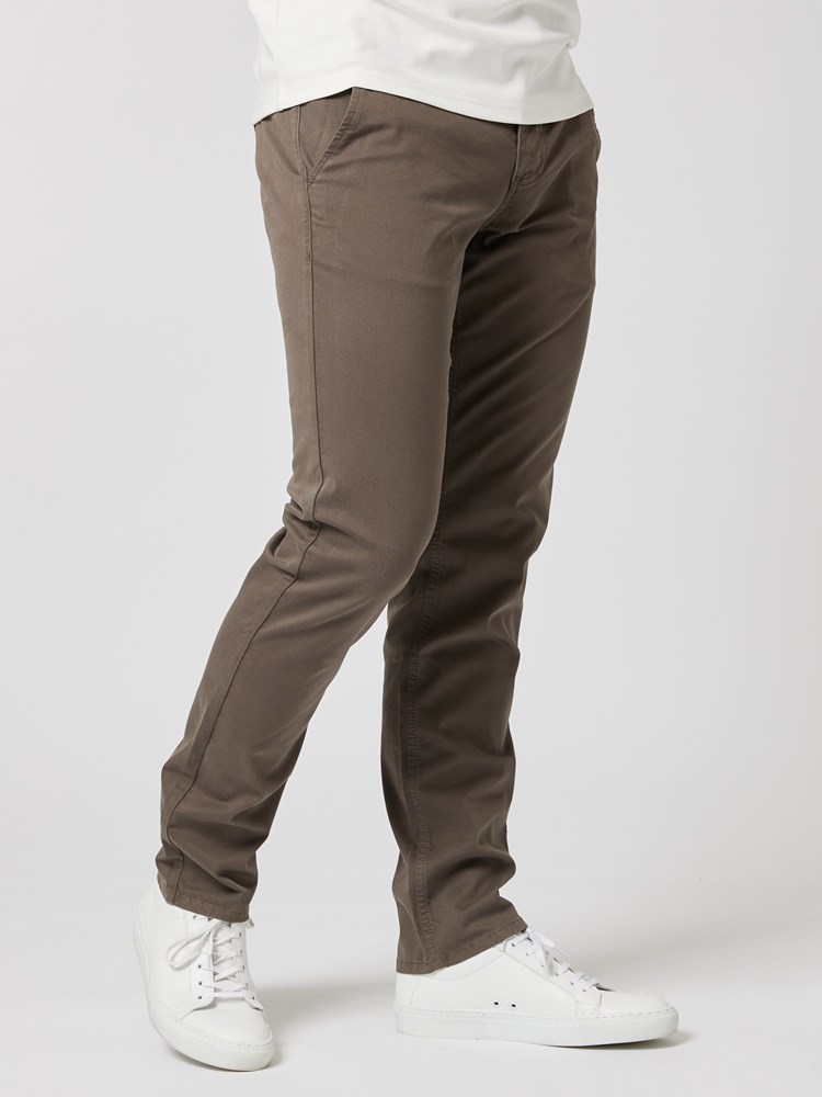 Regular chino str. twill 7505059_AN7-MRCAPUCHIN-A23-Modell-Front_chn=boys_8342_Regular chino str. twill AN7.jpg_Front||Front