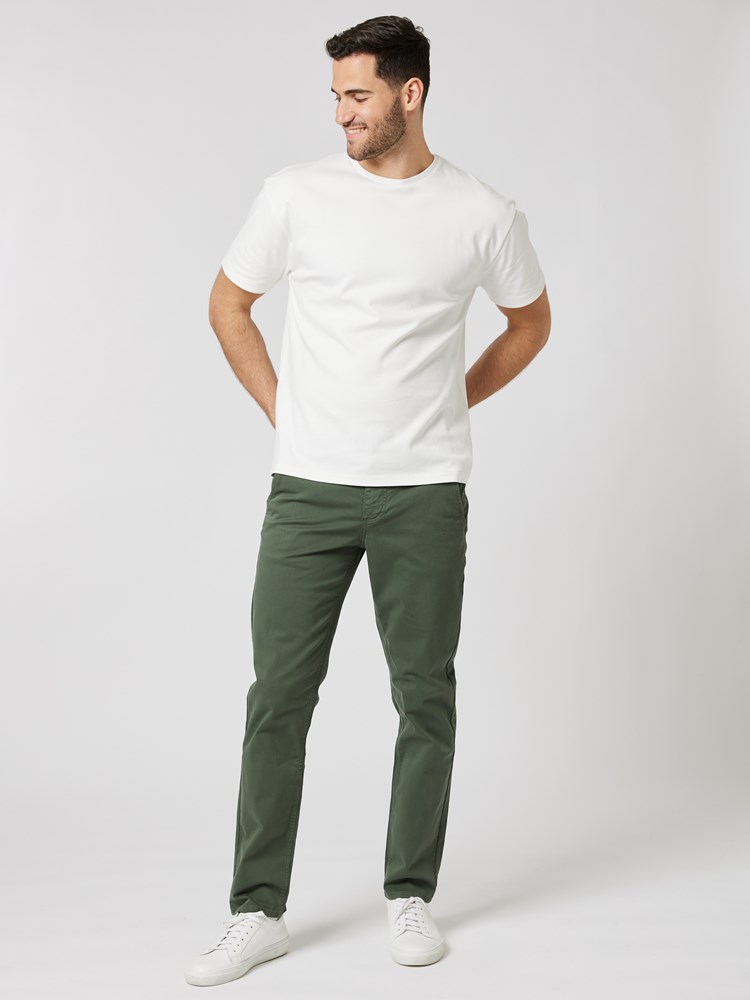 Regular chino str. twill 7505059_GUJ-MRCAPUCHIN-A23-Modell-Front_chn=boys_6304_Regular chino str. twill GUJ.jpg_