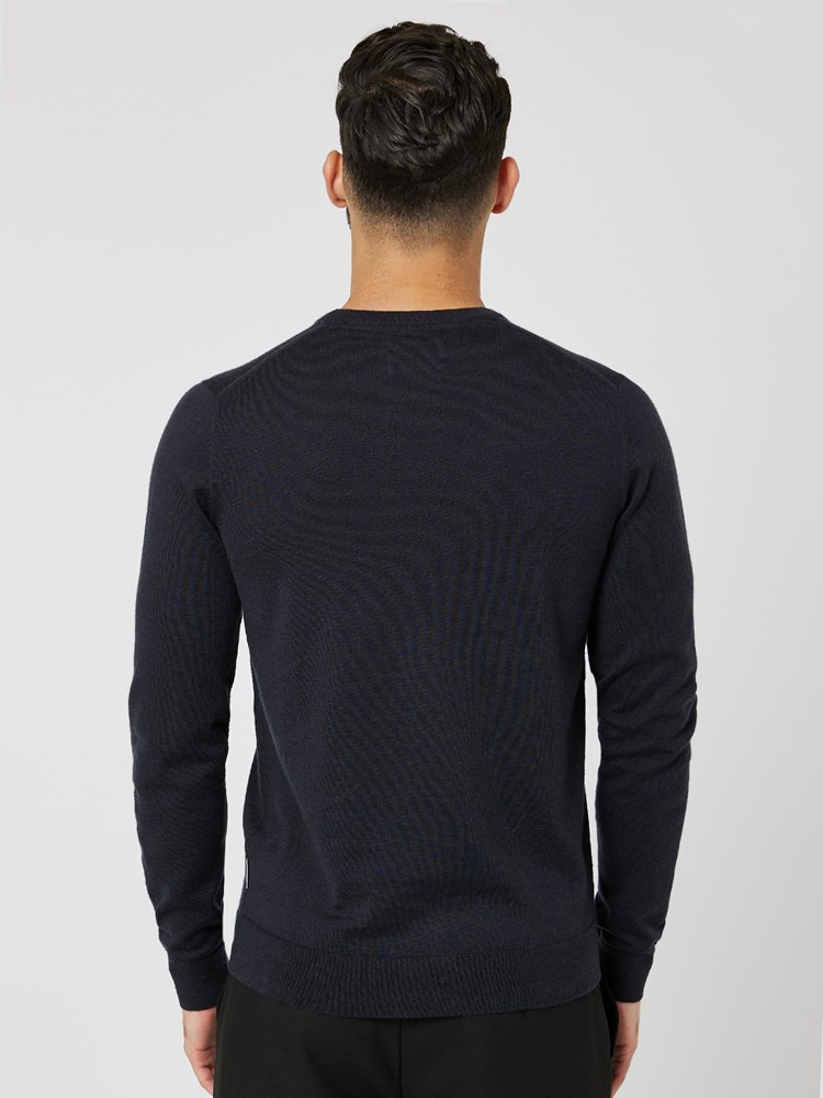 Merino strikkegenser 7505241_C27-MRCAPUCHIN-W23-Modell-Back_chn=boys_5213_Merino strikkegenser C27_7505241 C27.jpg_Back||Back