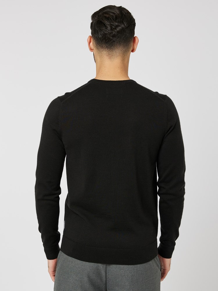 Merino strikkegenser 7505241_ID2-MRCAPUCHIN-W23-Modell-Back_chn=boys_940_Merino strikkegenser ID2_7505241 ID2.jpg_Back||Back