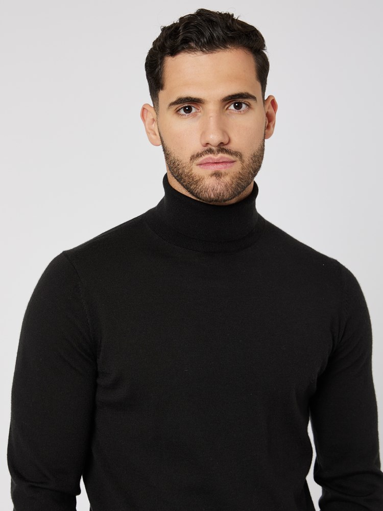 Merino polo strikkegenser 7505249_ID2-MRCAPUCHIN-W23-details_chn=boys_9771_Merino polo strikkegenser ID2.jpg_