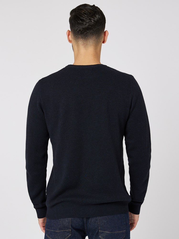 Baldur strikkegenser 7505446_R15-MRCAPUCHIN-W23-Modell-Back_chn=boys_6038_Baldur strikkegenser R15.jpg_Back||Back