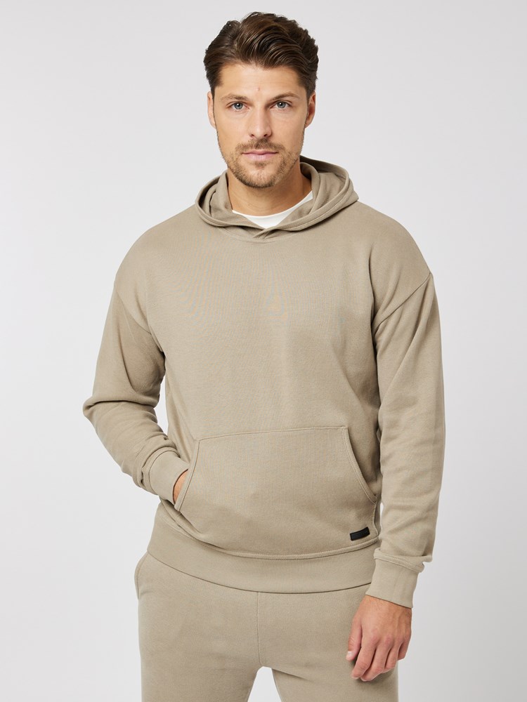 Karl hettegenser 7505465_AM3-MRCAPUCHIN-W23-Modell-Front_chn=boys_2467_Karl hettegenser AM3.jpg_Front||Front