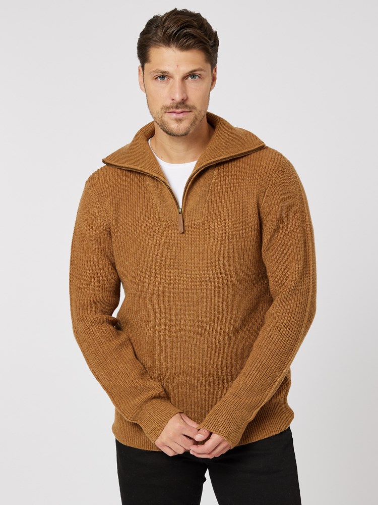 Rob Zipneck 7505638_AGA-HENRYCHOICE-W23-Modell-Front_chn=boys_2461_Rob Zipneck AGA.jpg_Front||Front