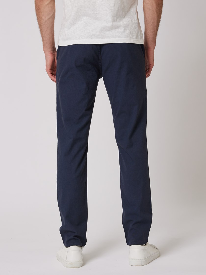 7506565 C27 7506565_C27-MRCAPUCHIN-S24-Modell-Back_chn=boys_5311_Slim structure chino C27.jpg_Back||Back