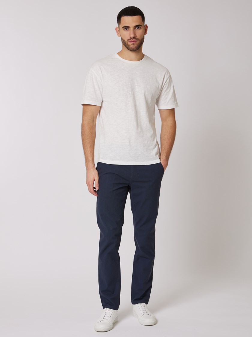 7506565 C27 7506565_C27-MRCAPUCHIN-S24-Modell-Front_chn=boys_4707_Slim structure chino C27.jpg_Front||Front