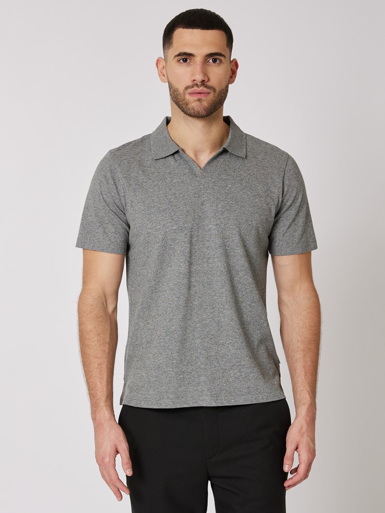Lawrence polo t-skjorte 7506628_R72-MRCAPUCHIN-S24-Modell-Front_chn=boys_3430_Lawrence polo t-skjorte R72.jpg_Front||Front
