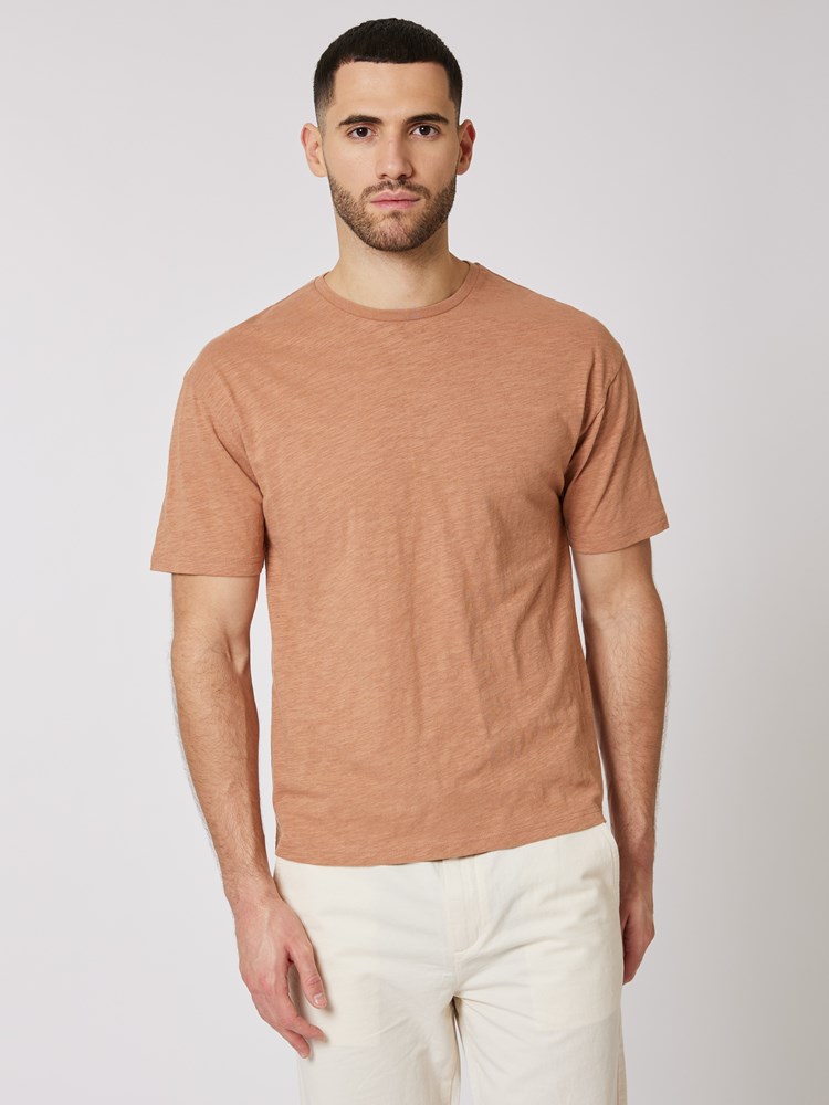 Niel t-skjorte 7506653_AEY-MRCAPUCHIN-S24-Modell-Front_chn=boys_7544_Niel t-skjorte AEY.jpg_Front||Front