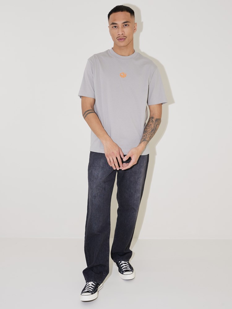 WNW t-skjorte 7506685_R75-WOSNOTWOS-S24-Modell-Front_chn=boys_5018_WNW t-skjorte R75.jpg_Front||Front