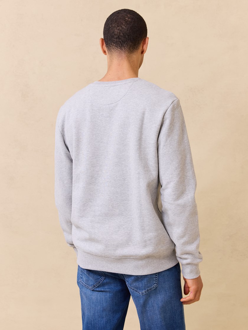 7510045 IEB 7510045_IEB-JEANPAUL-S25-Modell-Front_2091_Royan collegegenser IEB.jpg_