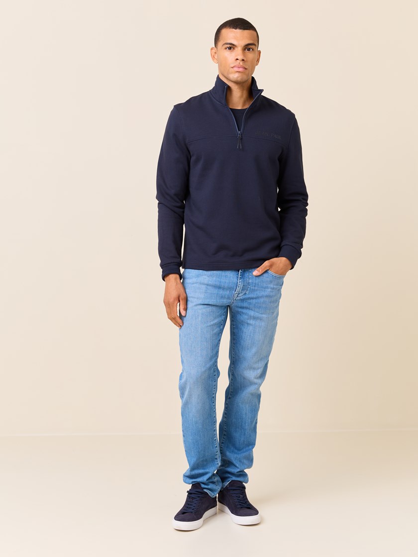 7510169 EM6 7510169_EM6-JEANPAUL-S25-Modell-Front_1900_Emile zipneck EM6 7510169.jpg_Front||Front