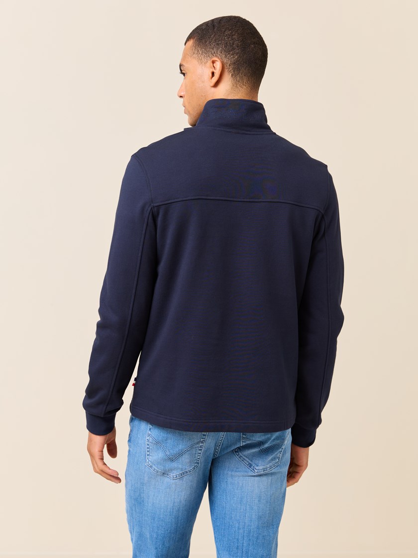 7510169 EM6 7510169_EM6-JEANPAUL-S25-Modell-Front_5903_Emile zipneck EM6 7510169.jpg_Front||Front