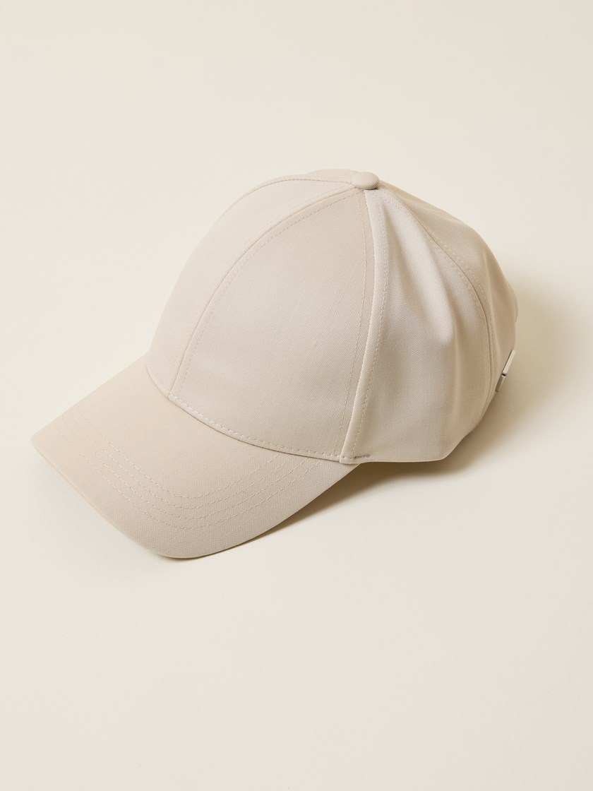 7510669 I3O 7510669_I3O-JEANPAUL-S25-Front_1732_Carlos ullcap_Carlos ullcap I3O.jpg_Front||Front