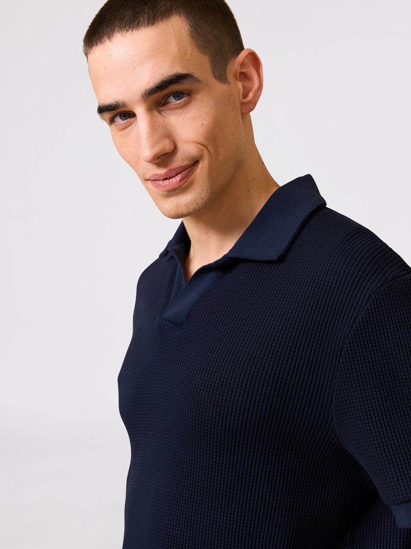 7511097 EM6 7511097_EM6-JEANPAUL-H25-Modell-Front_1620_Serge polo EM6 7511097.jpg_